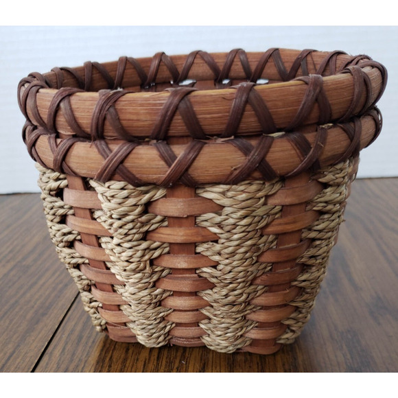 Woven Wicker and Rope Weaved Small 5 Inch Wooden Basket - Picture 2 of 9